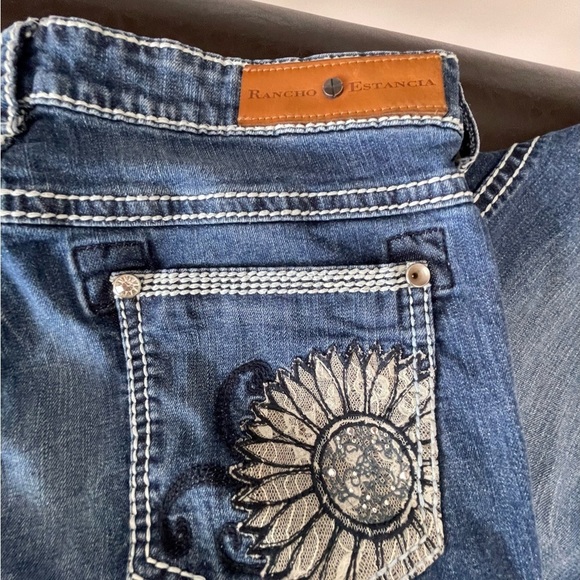 Rancho Estancia size 32 cuffed capri bling flower rhinestone jean denim modest - Picture 12 of 15